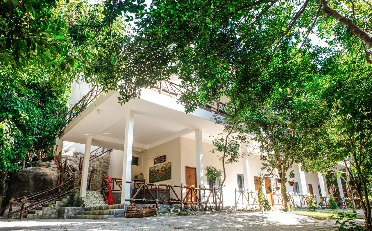 Khách sạn ven suối